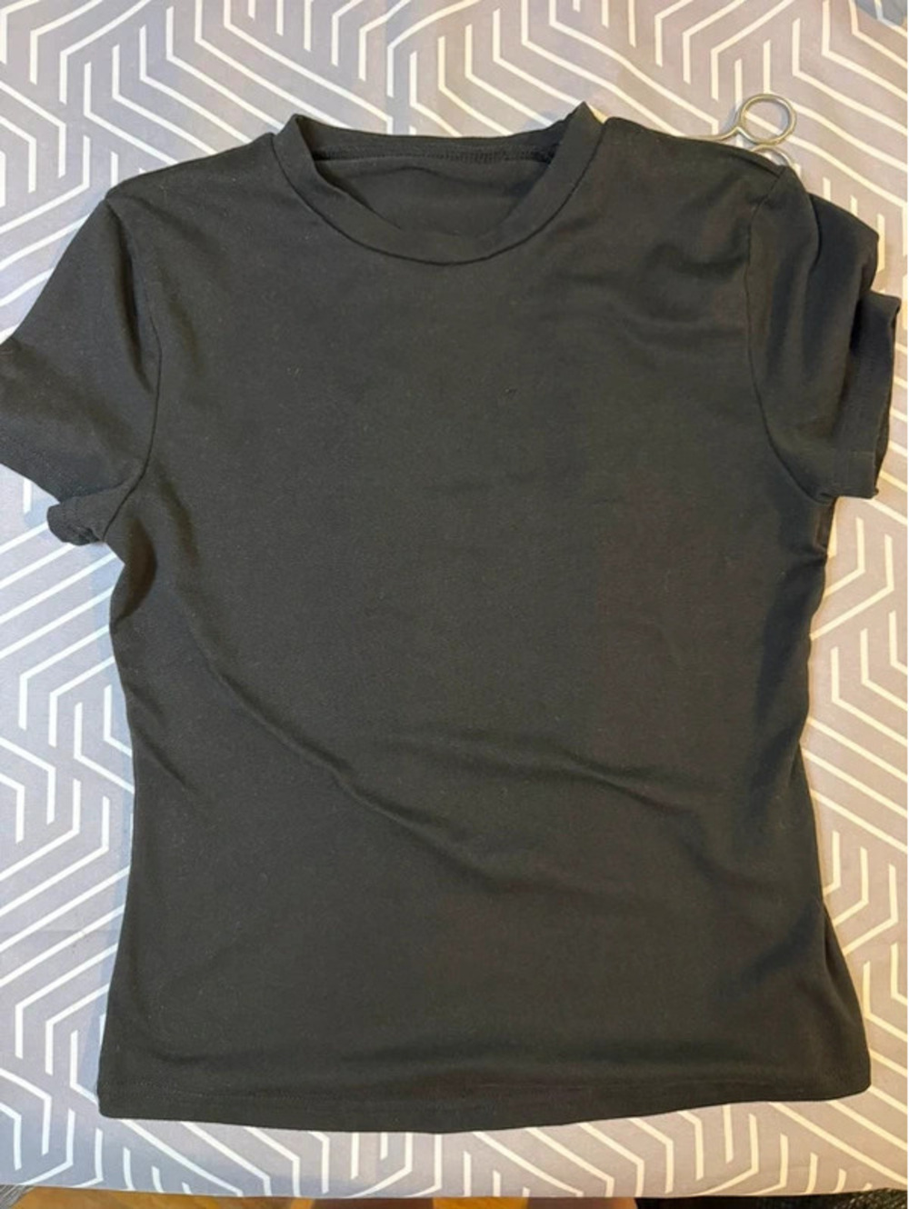 SHEIN Women’s/Juniors Small Black Fitted Crew Neck T-Shirt